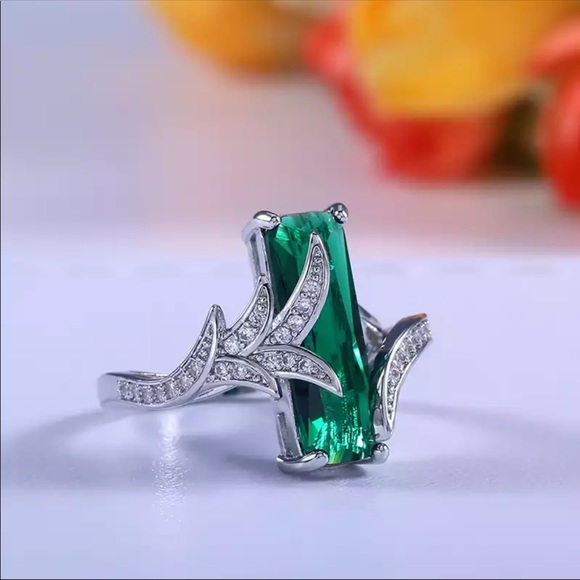 Jewelry - NWT Luxury Long Cubic Zircon Stone Prong ring